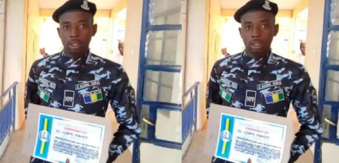Police honour constable for returning missing dollars to owner
