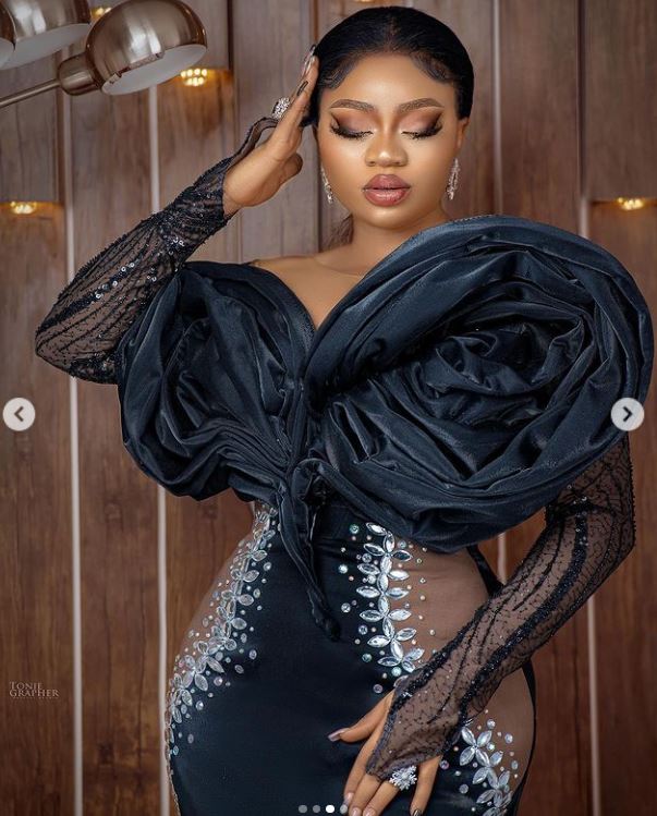 Alaafin of Oyo’s ex-wife, Queen Aanu buys herself a brand new Lexus SUV as birthday gift (video) 3 rtyu