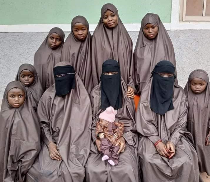 Nigerian man celebrates Sallah with his three wives and 19 children (Photos) 5 62cbe91250d97