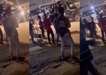 Moment young man escaped from a police van and dashed away in a flash (Video)