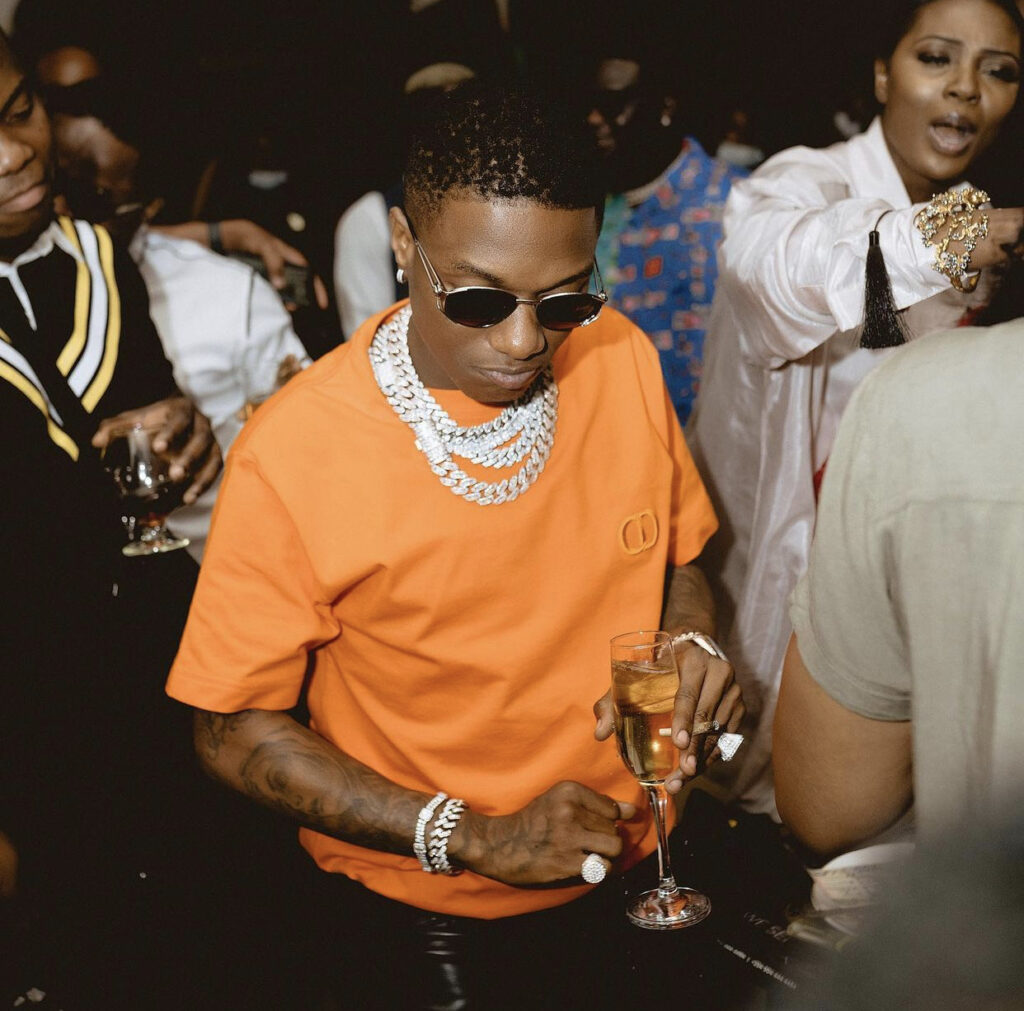“I no dey do too much. If I knack you one, na boy” – Wizkid tells dancer during perfomance (video) 3 Wizkid tells