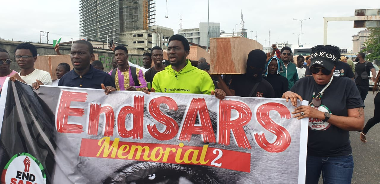 #EndSARS memorial: Falz, Mr Macaroni join youths as they march with dummy coffins at Lekki Tollgate (Photos/Video) 3 6351243746589