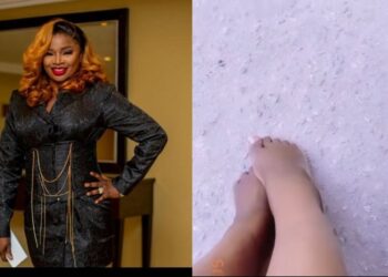 A video of IVD’s late wife, Bimbo, wandering about the market barefoot has surfaced.