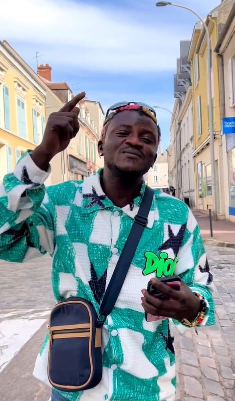 “Bulletproof car saved pastor, not miracle” – Singer Portable throws shade (Video) 3 Cas