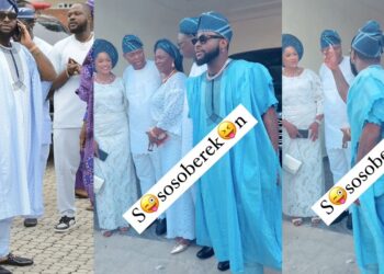 “David, where’s Chioma?” – Davido’s dad asks him as they take family photo during his Uncle’s inauguration (VIDEO)