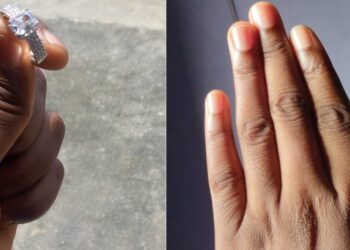 Nigerian lady shoots her shot after a man said he had a ring but no one to propose to.
