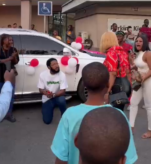 Nigerian lady slaps