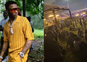 “Wizkid needs to be arrested for disrespecting the entire Ghana” –  Ghanaian Fans express displeasure at Wizkid’s absence at his Accra show.
