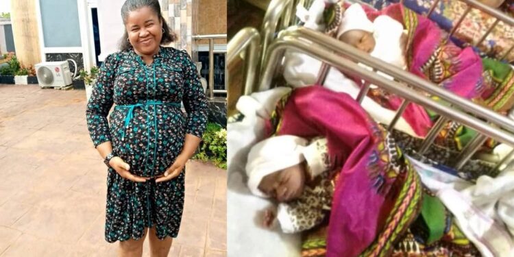 Family members rejoice as Nigerian woman gives birth to twins after 20 years of marriage