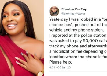 Lawyer who survived a ‘one-chance’ robbery shares her experience with police officers that charged her for mobilization.