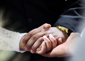 “My mom refuses to leave my dad though he has children with other women” – Man explains why marriages don’t last nowadays like those of older generation