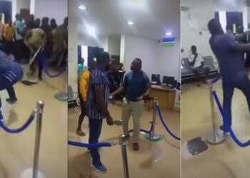 Frustrated Nigerians exchange blows inside banking hall as Naira scarcity persists (video)