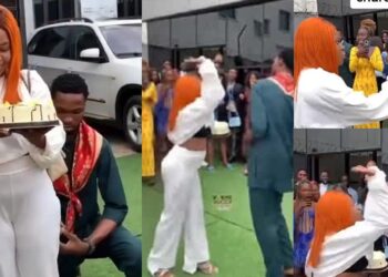 Viral video: “I told you I don’t want this” – Nigerian lady embarrasses boyfriend who proposed to her in church (Watch)