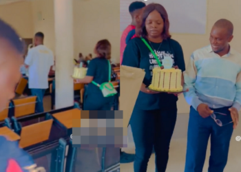 Students make lecturer emotional with a birthday surprise in class (Video)
