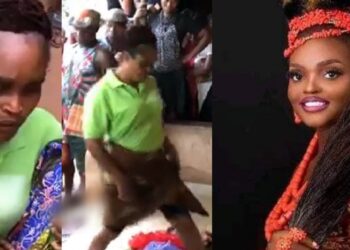 Woman forced to walk over her daughter’s corpse to prove her innocence in the girl’s dɘath in Anambra (video)