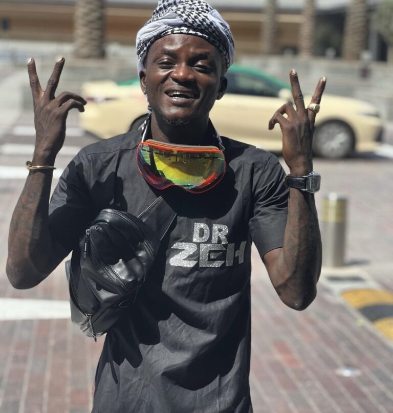 "Who sabi you? you dey use streaming farm" Singer, Portable fumes as