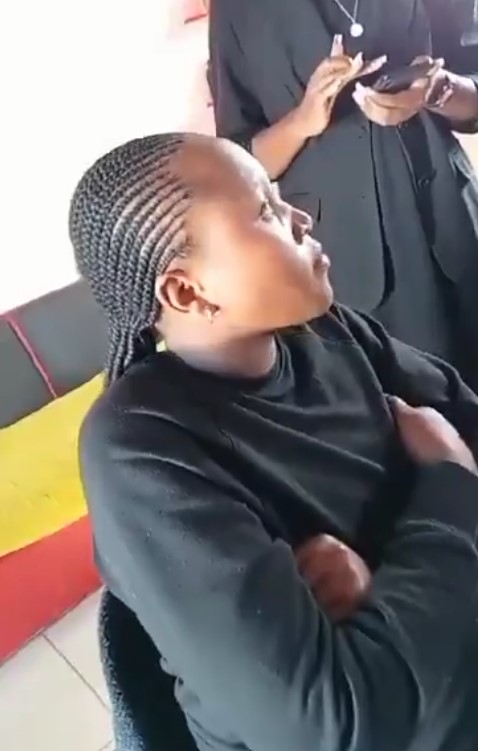 Shocking Moment Hairstylist Shaved Clients Hair Over Refusal To Pay For Her Services Video