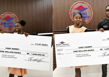 Chef Dammy excited as she receives N1 million from businessman, Fekomi (Photos)
