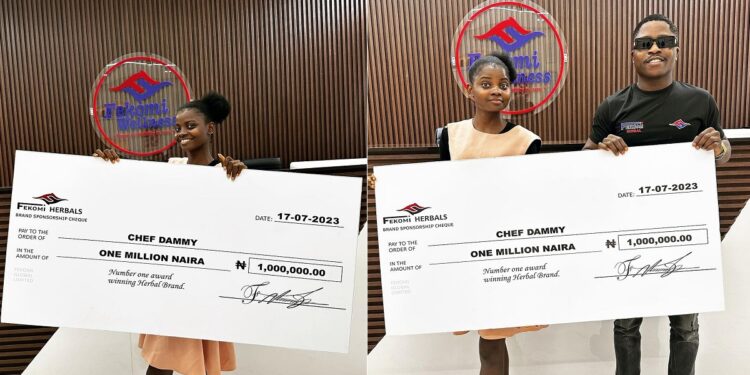 Chef Dammy excited as she receives N1 million from businessman, Fekomi (Photos)