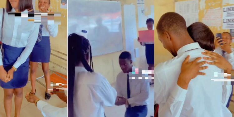 Moment university student proposed to his girlfriend in class (Video)