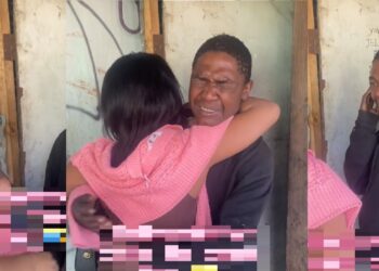 Emotional moment twins reunited years after they got separated (Video)