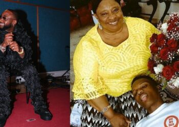 Davido pays tribute to Wizkid’s late mum at Afronation festival (Video)