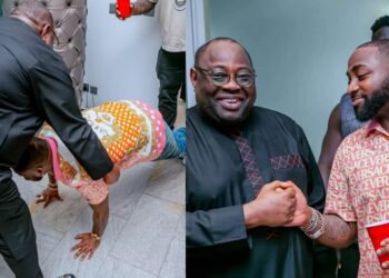 Davido prostrates to greet Dele Momodu years after dissing him (Video)