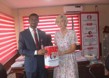 Romance scam: EFCC returns $26,000 to 70-year-old British woman duped by internet fraudster posing as American entertainer