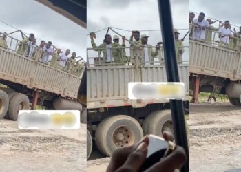 “Leaders of tomorrow don see shege” – Reactions as corps members are spotted at the back of a moving truck (WATCH)
