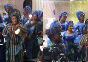“‎As a guest I would empty my pocket” – Reactions as beautiful bride wows at her wedding ceremony with talking drums (VIDEO)
