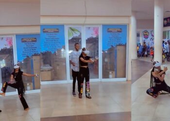 “Kung Fu master” – Reactions as lady creates scene at a mall while wearing VR glasses (VIDEO)