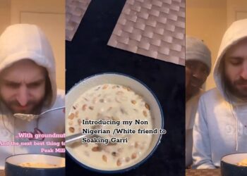 Nigerian lady introduces her white friend to drinking garri (video)