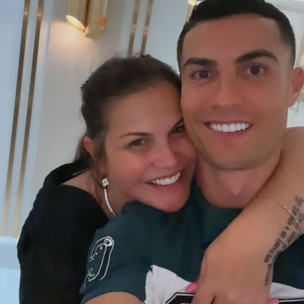 Cristiano Ronaldo's sister takes