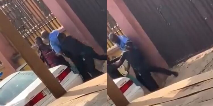 Two uniformed police officers publicly exchange blows (Video)