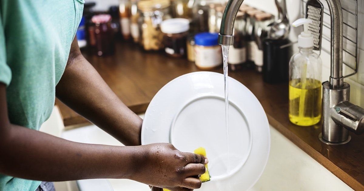“If I serve you food, and you don’t do your dishes afterward, it’s the last time you eat in my house” – Man shares his list of do’s and don’ts for people who plan on visiting him