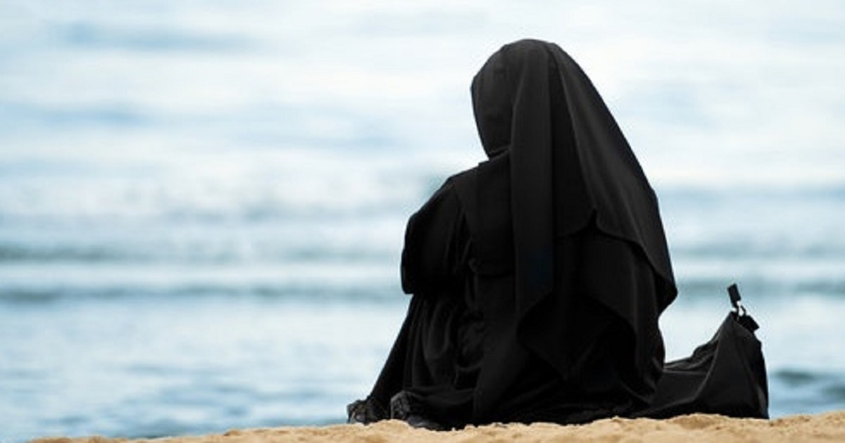 “Islamically, a wife isn’t obligated to clean and cook. It’s the duty of the husband to provide her a servant to do chores for her if he has the means” – Nigerian Muslim lady shares