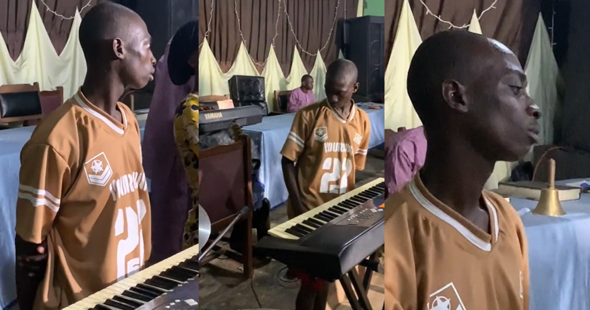 “The guy is passing through a lot” – Keyboardist’s countenance during a church praise night raise concerns (Watch)