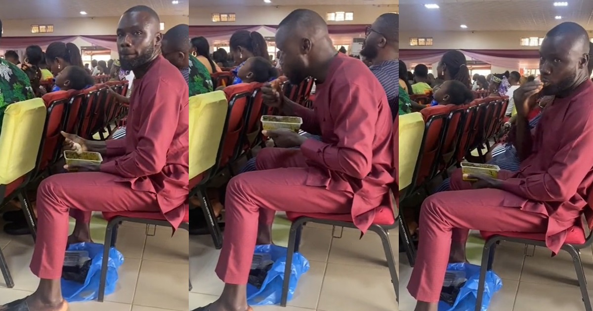 “eating both physical and spiritual food” – Nigerian man shamɘlessly devours vegetable soup and ‘akpu’ in church during the sermon (VIDEO)