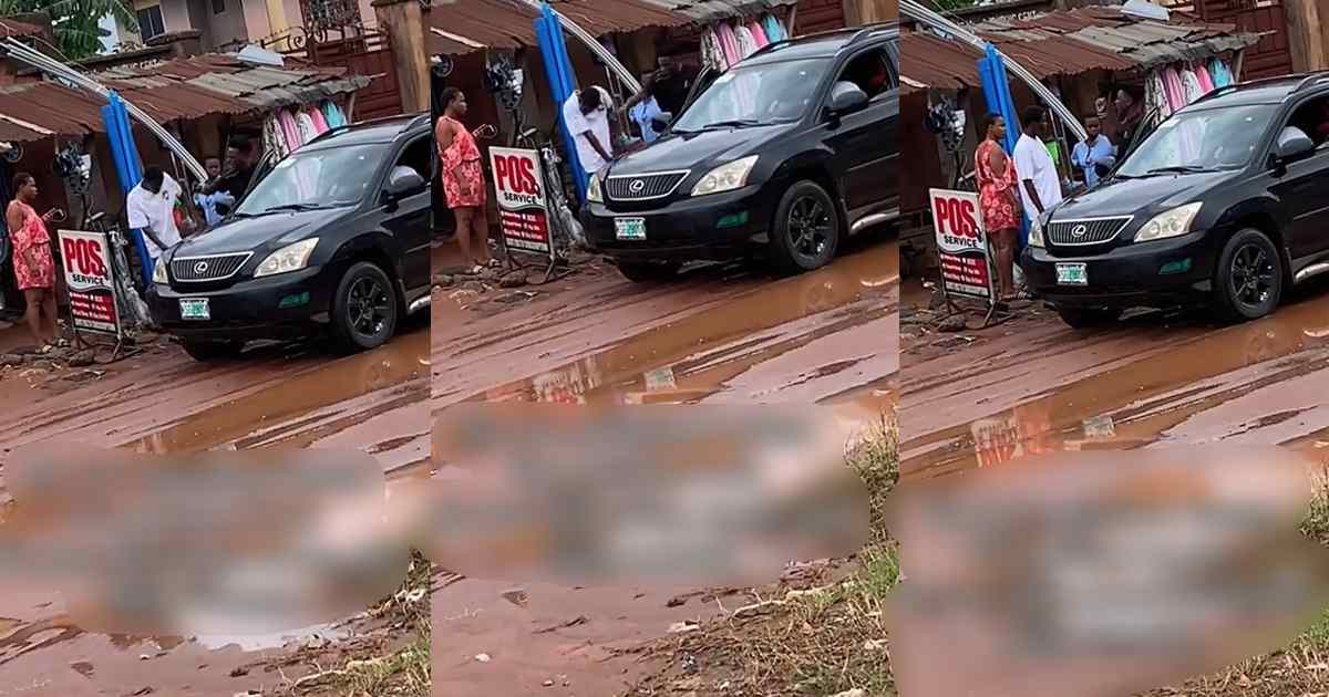 Drama as motorist gets out of his vehicle and sl@ps a passerby after splashing him with mud water (VIDEO)