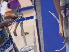Lady shocked by man’s extremely long nails at the bank (VIDEO)