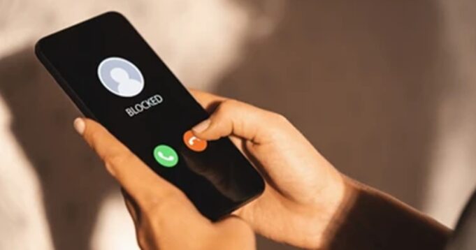 woman-block-phone-number-incoming-260nw-1480192469