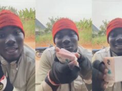 “Many things dey happen” — Okada rider laments after passengers pay him with a bundle of ₦5 notes instead of ₦500 fare (Watch)