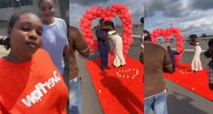 “The girl self no fit say no” – Moment a man proposed to his partner on a bridge in Warri (Watch)